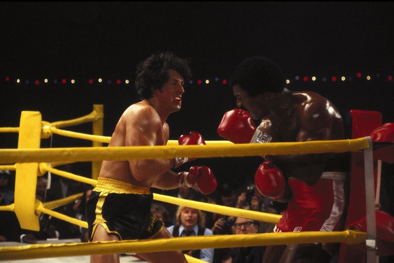 Es war die Rolle des Apollo Creed, die ihn weltberühmt machte. In vier Filmen zwischen 1976 und 1985 verkörperte der ehemalige American-Football-Spieler Carl Weathers (rechts) den ärgsten Herausforderer und späteren Freund von Rocky Balboa.