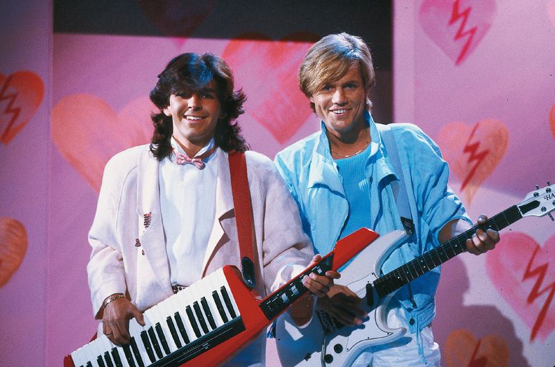 Die Anzüge, die Frisuren, das Umhänge-Keyboard: Es gibt reichlich Gründe, sie als lächerliches 80er-Phänomen abzustempeln. Tatsache ist aber: Mit ihrem Plastik-Pop waren Modern Talking (Bild aus der RTL-Doku "30 Jahre Modern Talking - Die ganze Wahrheit") unfassbar erfolgreich. Geschätzte 120 Millionen Tonträger konnten Dieter Bohlen (rechts) und Thomas Anders weltweit absetzen.