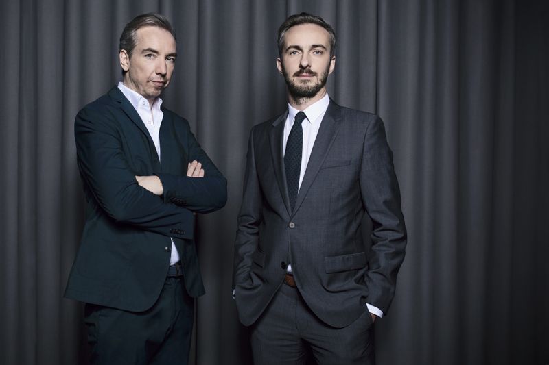 Ihre gemeinsame Sendung (Bild) beim ZDF floppte, ihr Podcast "Fest & Flauschig" ist dafür umso erfolgreicher: Olli Schulz (links) und Jan Böhmermann.