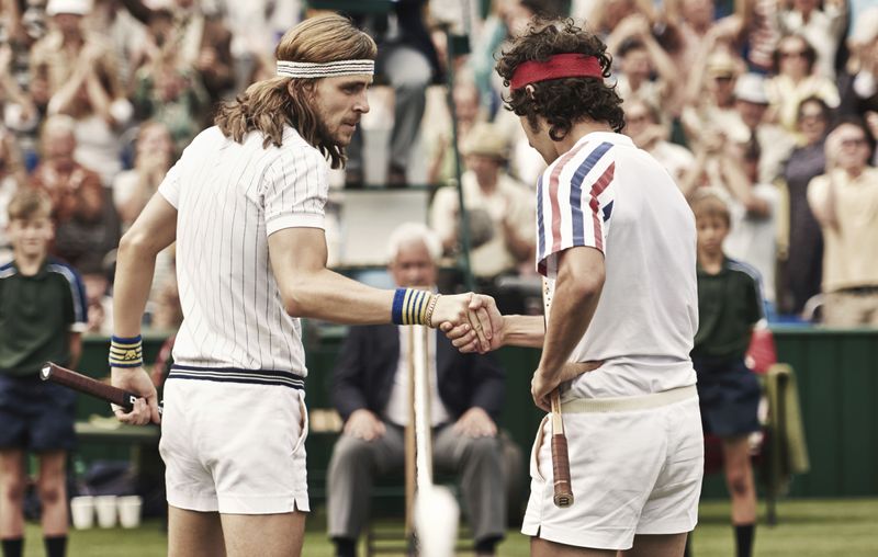 Shake-Hands nach dem Jahrhundert-Match! Doch nein, die Szene ist nicht aus dem Wimbledon-Finale von 1980 gegriffen, sondern aus der Verfilmung des legendären Endspiels "Borg/McEnroe" (Mittwoch, 24.07., 20.15 Uhr, ARTE). Die besten Dramen schreibt halt mitunter der Sport. In der Galerie stellen wir die größten Duelle auf Asphalt, Rasen und Eis vor - wie sie sich zutrugen und in der filmischen Adaption.