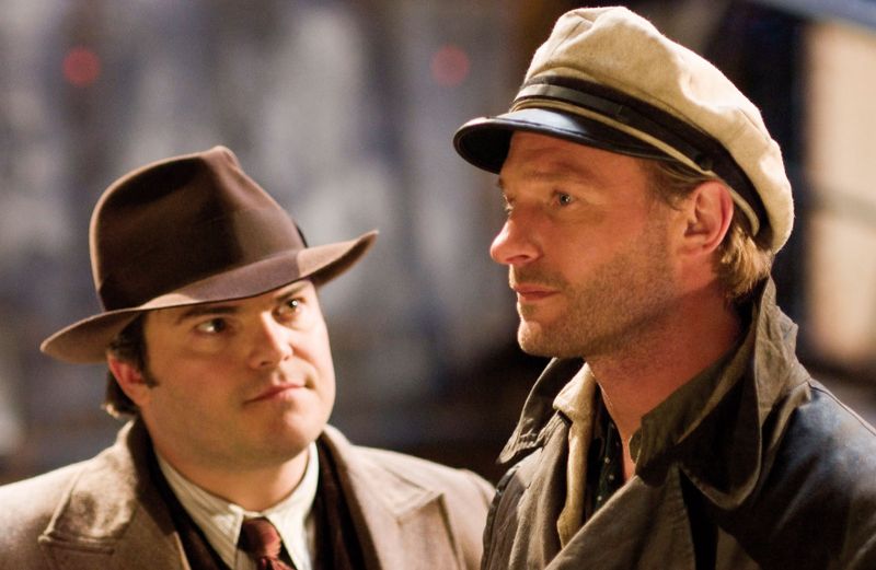 In einer US-Produktion muss ein deutscher Soldat besetzt werden? Thomas Kretschmann (rechts, mit Jack Black in "King Kong") ist zur Stelle! Allerdings trägt der Dessauer, der am 8. September seinen 60. Geburtstag feiert, nicht in jedem Hollywoodfilm eine Uniform: In "Blade II" (2002) spielte er einen Vampir und in "Wanted" (2008) einen Killer. Als Baron von Strucker hat es Kretschmann sogar in die "Avengers"-Reihe geschafft.