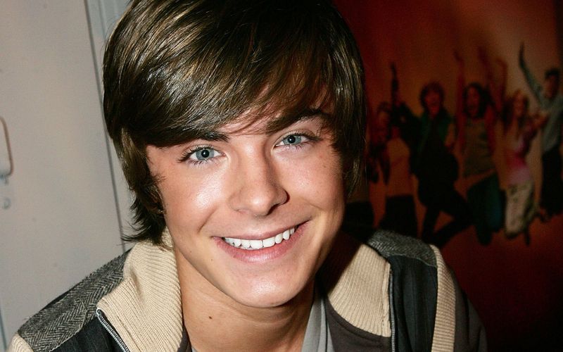 Ein Herzensbrecher war Zac Efron schon 2006 zu "High School Musical"-Zeiten. Und Heute? Ist er nicht nur erwachsen, sondern hat auch ein paar Muskeln auf seinen Körper gepackt. Ein paar? Es sind so viele, dass er in Filmen wie "Baywatch" oder "Ricky Stanicky" (zu sehen am 10. März, 20.15 Uhr, ProSieben) locker mit Muskelbergen wie Dwayne Johnson und John Cena mithalten kann. Die Galerie zeigt, was aus ihm und anderen Ex-Kinderstars wurde.