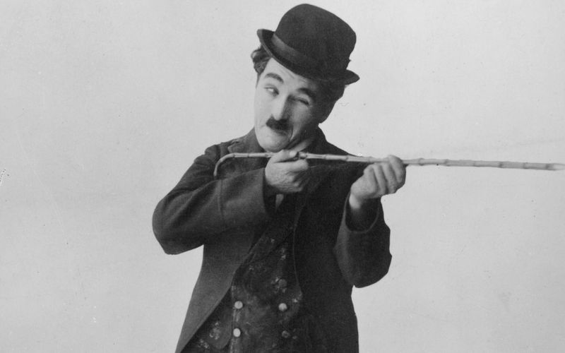 Vor 100 Jahren, am 21. Januar 1921, feierte Charlie Chaplins erster Langfilm "The Kid" in New York Premiere. Wir blicken zurück auf die atemberaubende Karriere und das bewegte Leben der Leinwandlegende.