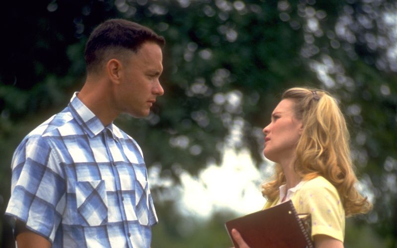 Tom Hanks und Robin Wright zusammen in einem Film? Da werden natürlich Erinnerungen an "Forrest Gump" (1994, Bild) wach, in dem die beiden Hollywood-Stars bereits als Traumpaar zu sehen waren. Der Regisseur des Films, Robert Zemeckis, führte die beiden nun erneut zusammen - und beide sehen fast wieder so aus wie vor 30 Jahren ...