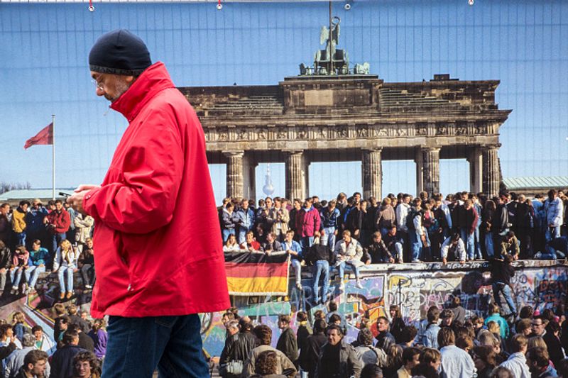 Swyrl Als In Der Ferne Die Mauer Fiel