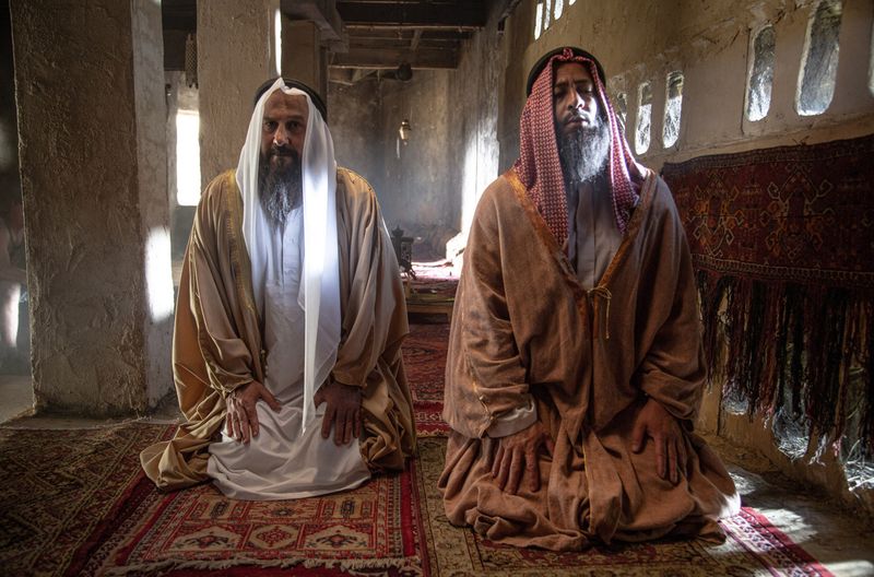 Im Jahr 1744 schlossen Muhammad Ibn Abd al-Wahhab (rechts) und Muhammad Ibn Saud einen Pakt. Durch den Zusammenschluss konnte Ibn Abd al-Wahhab seine religiösen Ansichten im Land verbreiten, während Ibn Saud seine Macht im Land vergrößerte.