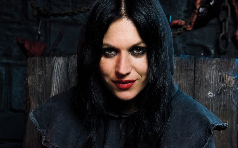 Lacuna-Coil-Frontfrau Cristina Scabbia (Bild) ist in der sogenannten schwarzen Szene eine Größe. Dem breiteren Publikum ist die vor allem in den USA erfolgreiche Gothicrock-Band unter anderem durch eine kongeniale Coverversion des Depeche Mode-Klassikers "Enjoy The Silence" bekannt. Das neue Album "Sleepless Empire" ist ab 14. Februar erhältlich.