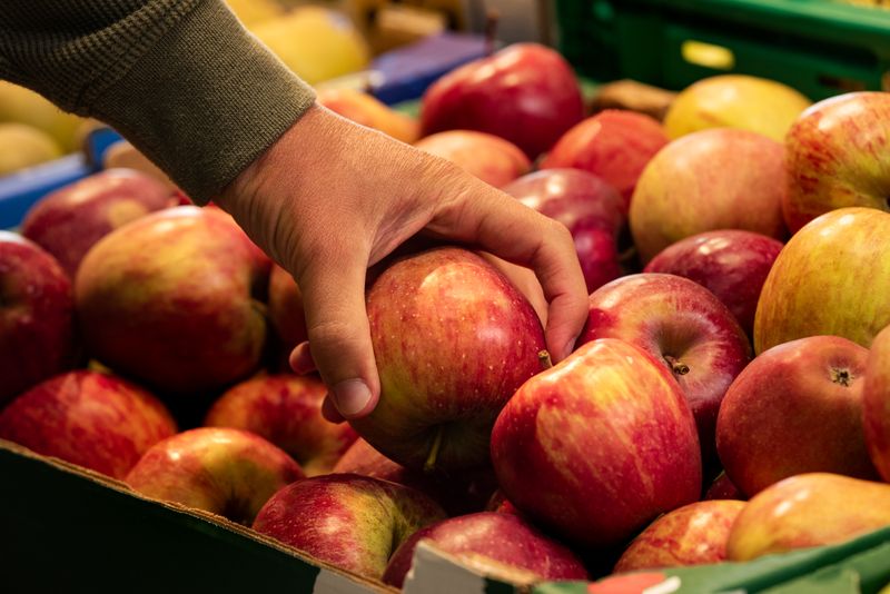 Geht es nach dem Bundesamt für Verbraucherschutz und Lebensmittelsicherheit, können Äpfel demnächst mit einem gefährlichen Pestizid behandelt werden.