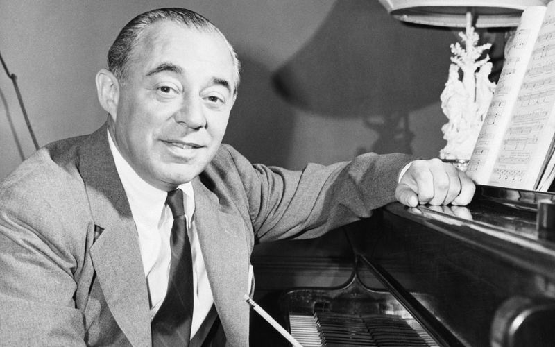 Er schuf - gemeinsam mit dem Liedtexter Oscar Hammerstein II - zahlreiche der berühmtesten Musicals aller Zeiten: Richard Rodgers gewann 1946 den Oscar (für den Filmsong "It Might As Well be Spring"), heimste mehrfach den Tony ein (für Musicals wie "The King And I" und "South Pacific"), gewann 1961 den Emmy für die Musik zu einer Winston-Churchill-Doku und zwei Jahre später den "Bestes Musiktheater"-Grammy für "The Sound of Music".