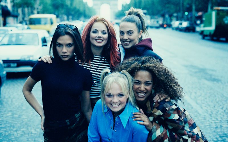 1996 änderte sich für die 1994 gegründete Girlband Spice Girls alles. Ihr Hit "Wannabe" sorgte für internationale Bekanntheit, von links: Victoria Beckham ("Posh Spice"), Geri Halliwell ("Ginger Spice", Emma Bunton ("Baby Spice"), Melanie Chisholm ("Sporty Spice") and Melanie Brown ("Scary Spice").