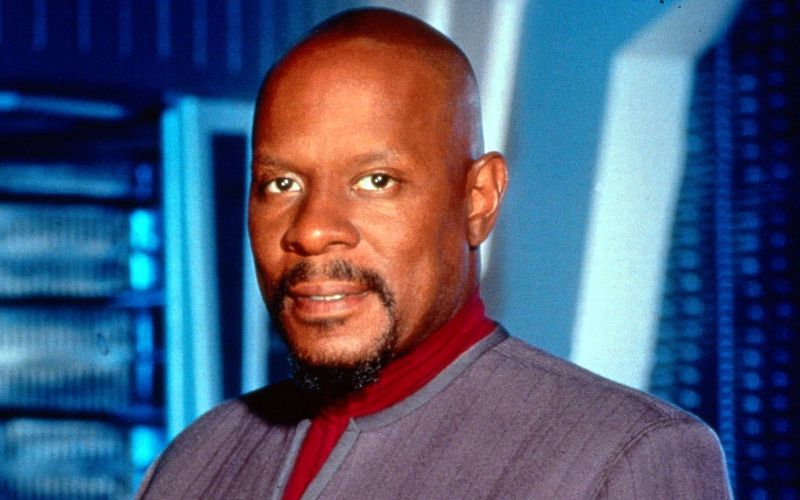 Er hatte an Bord der Raumstation das Sagen: Commander Benjamin Sisko (Avery Brooks) war Sternenflottenoffizier und religiöse Ikone in einem, was für ausreichend Zündstoff an Bord von "Deep Space Nine" sorgte. 