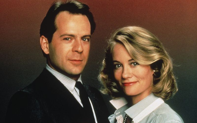 Sie waren ein TV-Traumpaar und sind absoluter 80er-Kult: In "Das Model und der Schnüffler" lieferten sich Privatdetektiv David Addison (Bruce Willis) und seine Chefin Madelyn "Maddie" Hayes (Cybill Shepherd) witzige Verbalschlachten. Für Willis bedeutete die Serie den Durchbruch in Hollywood.