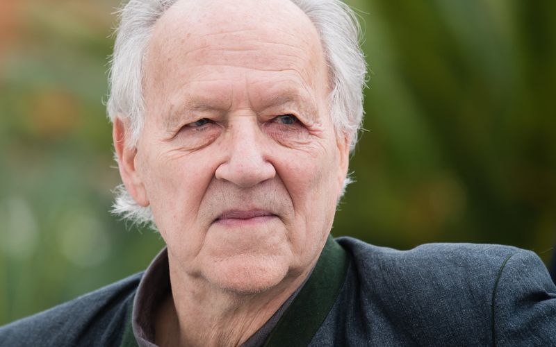 Es soll Menschen geben, die Werner Herzog erst seit seinem Auftritt in der "Star Wars"-Serie "The Mandalorian" kennen. Welch Irrtum! Der 1942 geborene Münchner wurde ab den 70-ern mit Filmen wie "Aguirre" und "Fitzcarraldo" zum Aushängeschild des deutschen Kinos, legendär ist seine Zusammenarbeit mit Klaus Kinski. Heute lebt er unter anderem in den USA, wo man ihn kultisch verehrt.