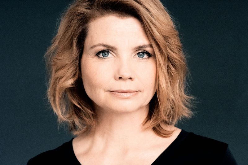 Annette Frier, 48, spielt in der Amazon-Serie "Love Addicts" die Sexualtherapeutin von vier durch die Liebe gestressten Twentysomethings. 