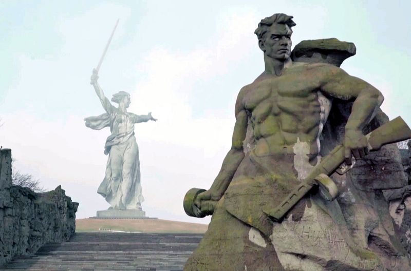 Die Mutter-Heimat-Statue in Wolgograd, ehemals Stalingrad, erinnert an den Sieg über Deutschland im Zweiten Weltkrieg.