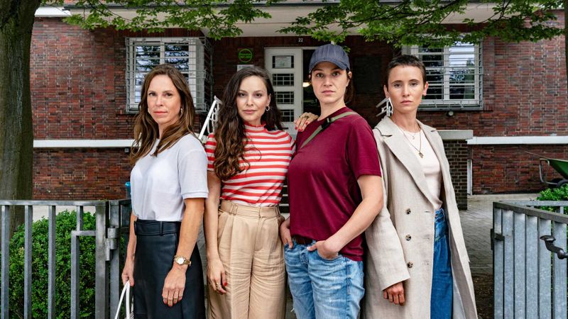 Jede hat mehr Geheimnisse, als ihr guttun: Anke Ritter (Anneke Kim Sarnau), Sarah Reimers (Mina Tander), Karen Holt (Franziska Hartmann), Marie Klein (Peri Baumeister) (von links).