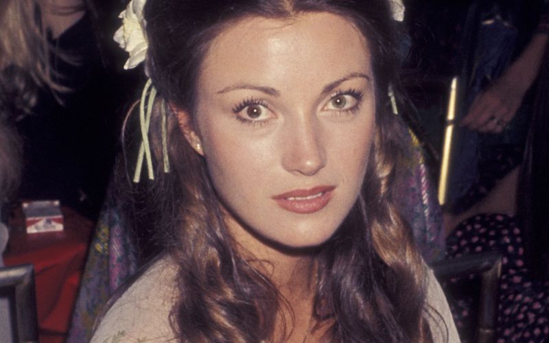 Mit 18 feierte sie ihr Schauspieldebüt, mit 22 wurde Jane Seymour weltberühmt: Als Bondgirl Solitaire verlor sie in "Leben und sterben lassen" (1973) ihre Jungfräulichkeit an den britischen Geheimagenten und galt fortan als eine der begehrtesten Newcomerinnen in Hollywood.