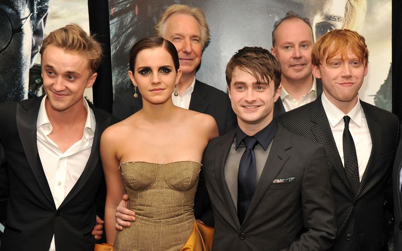 2011 erschien der letzte "Harry Potter"-Film, unter anderem mit Emma Watson und Daniel Radcliffe (Dritter von rechts). Nun soll eine Serie zu den Bestsellern in Planung sein.