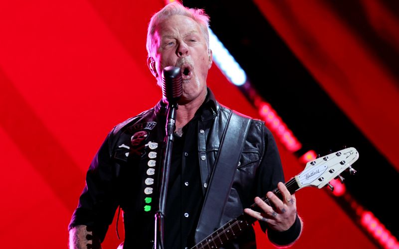 Ein Leben als Rockstar ist anstrengend. Insofern verwundert es eigentlich nicht, dass Metallica-Frontmann James Hetfield und viele seiner Kollegen es in ihrer Freizeit entspannt mögen und eher beruhigende Hobbys pflegen. Tatsächlich gibt es in der Rocker-Szene viele ungewöhnliche (und spießige) Hobbys, wie die Galerie zeigt.