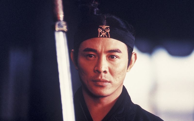 Mit acht Jahren begann er die Kunst des Wushu zu erlernen, mit 19 war er in seinem ersten Film "Meister der Shaolin" zu sehen: Der in Peking geborene Kampfsport-Star Jet Li wird am 26. April 60, anlässlich seines Geburtstags zeigen wir Ihnen die 15 größten Helden des Martial-Arts-Genres.