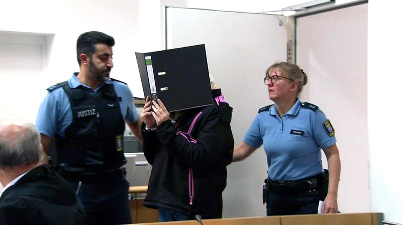 Der Fall Tanja B. ließ viele Menschen in Deutschland im Jahre 2018 den Atem anhalten. Die damals 34-jährige Frau teilte der Polizei im hessischen Schlüchtern in einem schriftlichen Geständnis mit, ihren Freund aus Notwehr erstochen und anschließend mit der Kettensäge zerstückelt zu haben. Die Ermittler zweifeln jedoch an ihrer Version der Geschichte ...