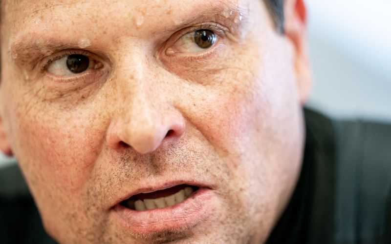 Im ersten Teaser für die Dokureihe "Jan Ullrich - Der Gejagte" gesteht der ehemalige Radrennfahrer Jan Ullrich seinen Drogenkonsum.