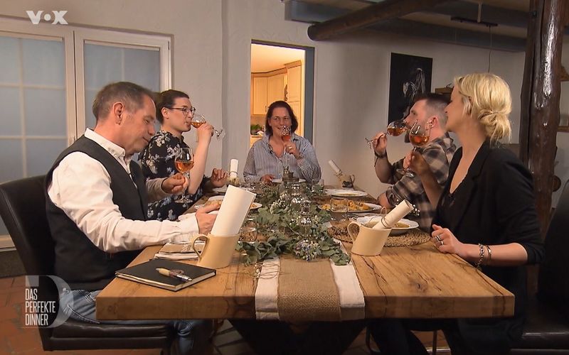 "Möwe!": Ostfriesische Trinksprüche prägen die "Dinner"-Woche im hohen Norden.