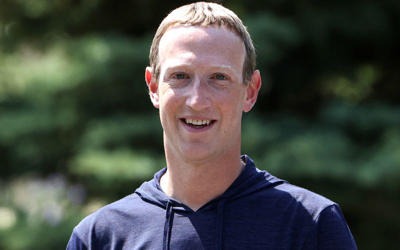 Zu seinem Geburtstag bekam Mark Zuckerberg ein ganz besonderes Geschenk.