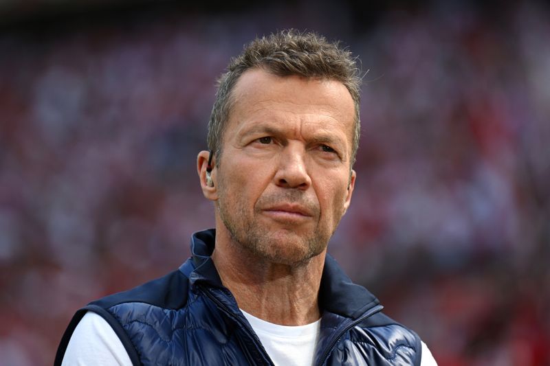 Kaum zu glauben, aber Weltmeister und Europameister Lothar Matthäus hat vor seiner Fußballer-Karriere eine Ausbildung zum Raumausstatter gemacht. Damals war es eben noch üblich, nebenbei einen soliden Beruf zu erlernen.  