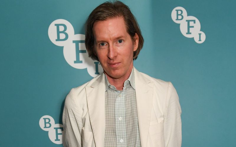 Wes Anderson führte in dem Kurzfilm "Ich sehe was, was du nicht siehst" Regie. Die Produktion basiert auf einer Geschichte von Roald Dahl und erscheint Ende September auf Netflix.