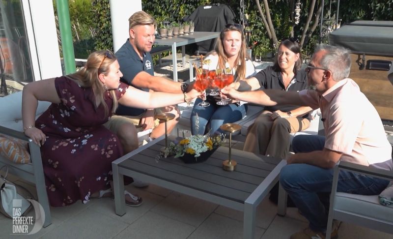 Rosé-Aperitif im Elsässer Garten: "Das perfekte Dinner" im Dreiländereck.