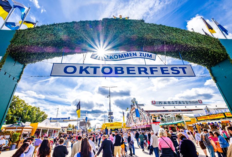 Auf dem Oktoberfest wird dieses Jahr die 15-Euro-Marke für die Maß Bier geknackt. 