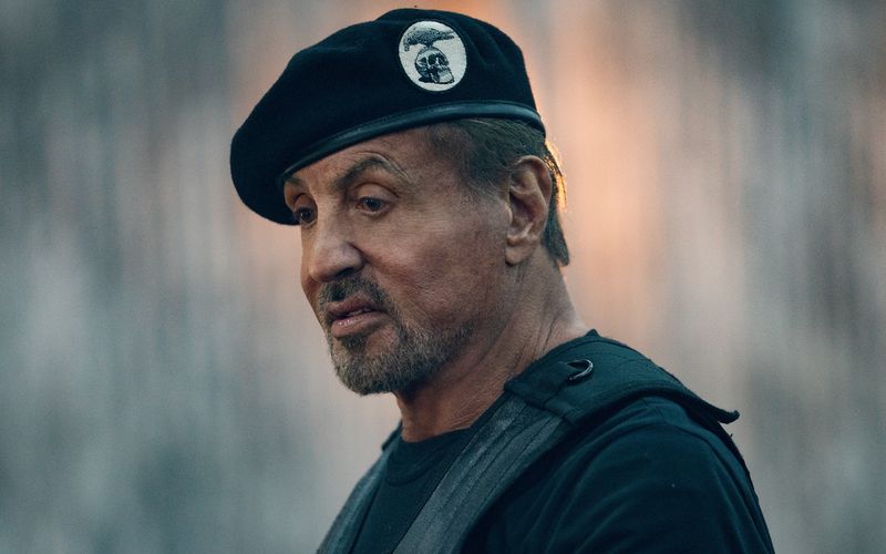 Gewiss: Keanu Reeves, Vin Diesel und Dwayne "The Rock" Johnson prägen das aktuelle Action-Kino. Und dennoch müssen immer wieder die alten Haudegen des Genres ran - wie etwa Sylvester Stallone (Bild aus "The Expendables 4"), der am 6. Juli seinen Geburtstag feiert. Wie alt der Actionstar wird, verrät die Galerie, die einen Überblick über rüstigen Rentner in Hollywood gibt ...