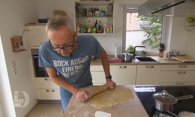 Jürgen kämpft mit seinem "Endgegner" Ravioliteig.