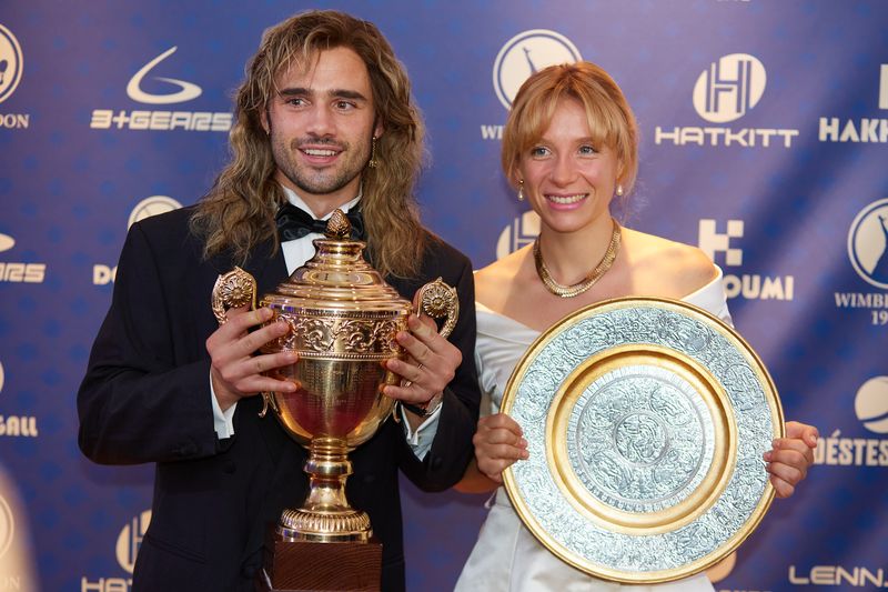 "Perfect Match" erzählt von den Erfolgen der Tennisstars André Agassi (Toby Sebastian) und Steffi Graf (Lena Klenke) ebenso wie von deren Liebesgeschichte.