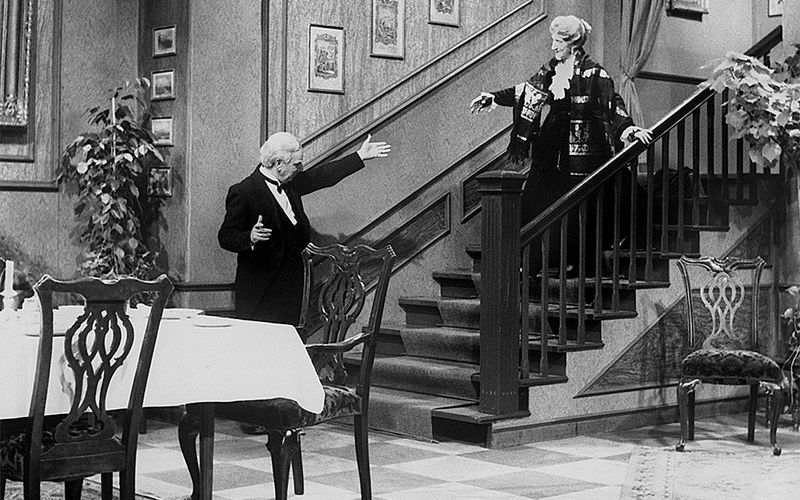 Die NDR-Produktion "Dinner For One" von 1963 ist ein wahrer Silvesterklassiker geworden. Was wäre Neujahr ohne Freddie Frinton und May Wardon? In ihren Rollen "Miss Sophie" und "Butler James" begeistern sie auch heute noch Jung und Alt.