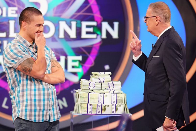 "Es ist die Hölle, hier zu sitzen!" Phillip Hohenberger ging bei Günther Jauch im Finale der "3 Millionen Euro Woche" durch ein Wechselbad der Gefühle.