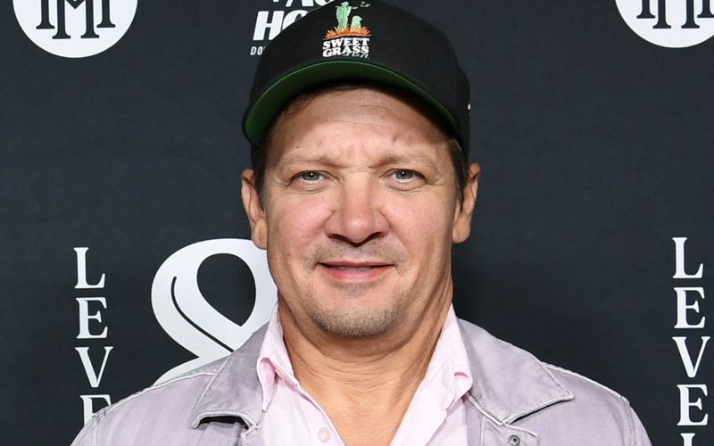 Nach schwerem Schneepflug-Unfall: Jeremy Renner musste im vergangenen Jahr wieder laufen lernen. Dabei hat der Schauspieler viel an seine Familie gedacht.