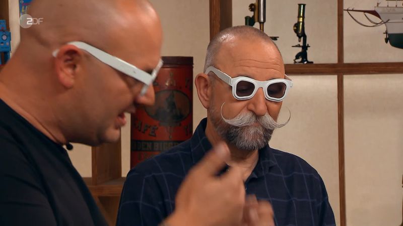 Guguck! In der neuesten Folge von "Bares für Rares" wurde ein Set angeboten, das den vollen Durchblick versprach.