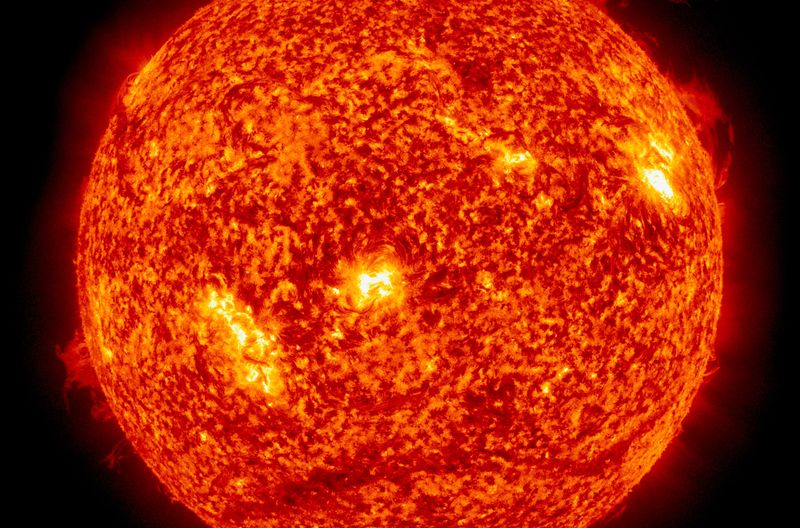 150 Millionen Kilometer entfernt, bis zu 15 Millionen Grad Celsius heiß - die Sonne ist der Ursprung unseres Lebens. 