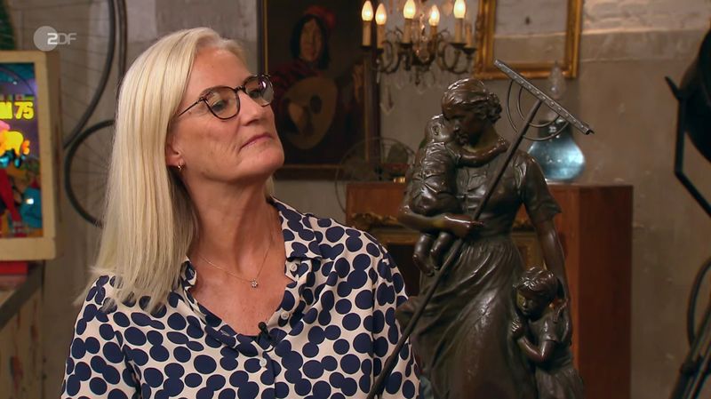 Laut Expertin Friederike Werner handelte es sich "um eine sehr beeindruckende Bronzeskulptur des deutschen Bildhauers Fritz Heinemann", die sie auf  1.200 bis 1.400 Euro schätzte.