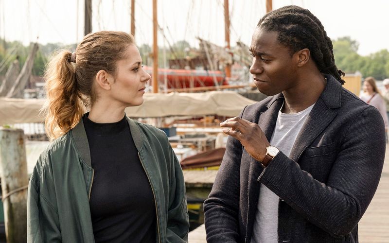 Svenja Rasmussen (Katharina Schlothauer) und Tony Haller (Eugene Boateng) ermitteln erneut vor malerischer Kulisse.