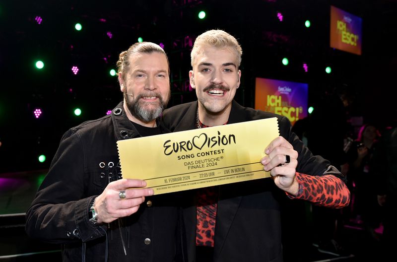 Sänger Floryan (rechts) qualifizierte sich in der Show "Ich will zum ESC!" als letzter Teilnehmer für den deutschen Vorentscheid zum Eurovision Song Contest. Coach Rea Garvey zeigte sich stolz.