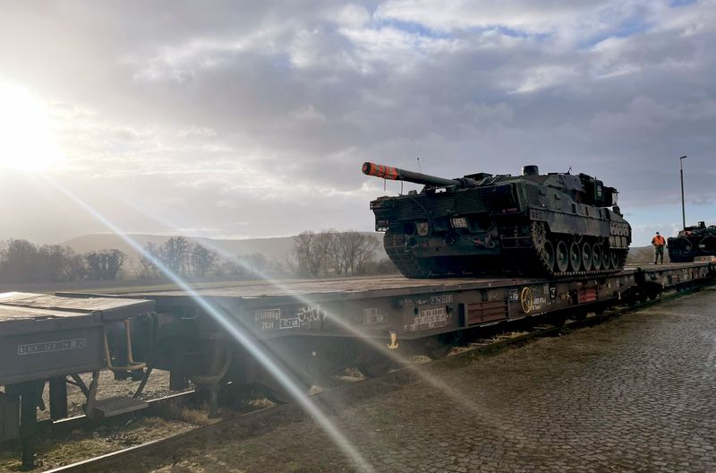 Panzerverladung von Deutschland nach Litauen; Die baltischen Staaten sehen sich durch Putins Russland besonders gefährdet.