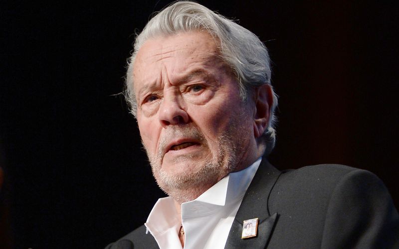 Gegen den Schauspieler Alain Delon (88) wird jetzt wegen illegalen Waffenbesitzes ermittelt.