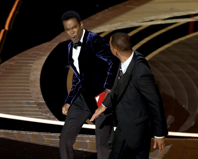 Ein Bild für die Ewigkeit: Auf der Oscar-Bühne im März 2022 bekam Chris Rock von Will Smith die Quittung für einen schlechten Scherz. Der Schall der Ohrfeige war weltweit zu hören.