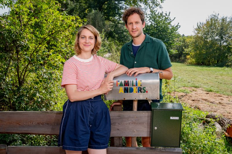 Das, was Paartherapeut Fabian Anders (Moritz Treuenfels) und seine Frau Paula (Bettina Burchard) leben, obwohl sie getrennt sind, nennt man das "Nestmodell".