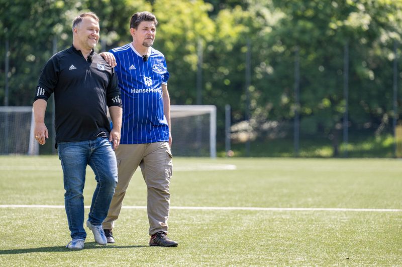 Tim Mälzers (links) Gegner ist Anton Schmaus. Der Bayer ist Koch der deutschen Fußballnationalmannschaft.