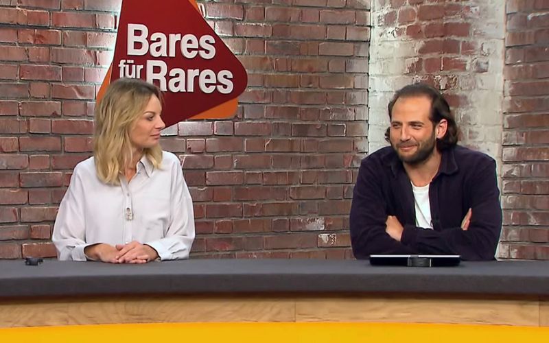 Horst Lichter hatte in der Dienstagsausgabe der ZDF-Trödelshow "Bares für Rares" zwar keinen blassen Schimmer, was das alte Gerät auf seinem Tisch alles kann. Doch zumindest wurde Experte Sven Deutschmanek mit dem C64 von Commodore zurück in seine Jugend versetzt. Leider hatte der Computer aber einen Defekt.