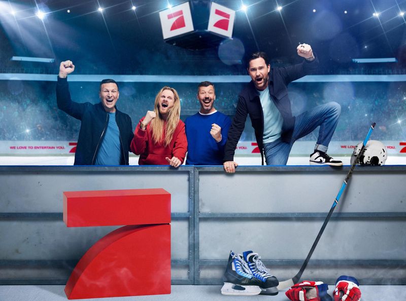 Team mit viel Spaß: Basti Schwele (links), Christoph "Icke" Dommisch (zweiter von links), Rick Goldmann und Matthias Killing (rechts) kommentieren und begleiten für ProSieben und ProSieben MAXX die Eishockey-WM in Tschechien. Bis zu 29 Spiele - darunter alle deutschen - will man im Free-TV zeigen.

